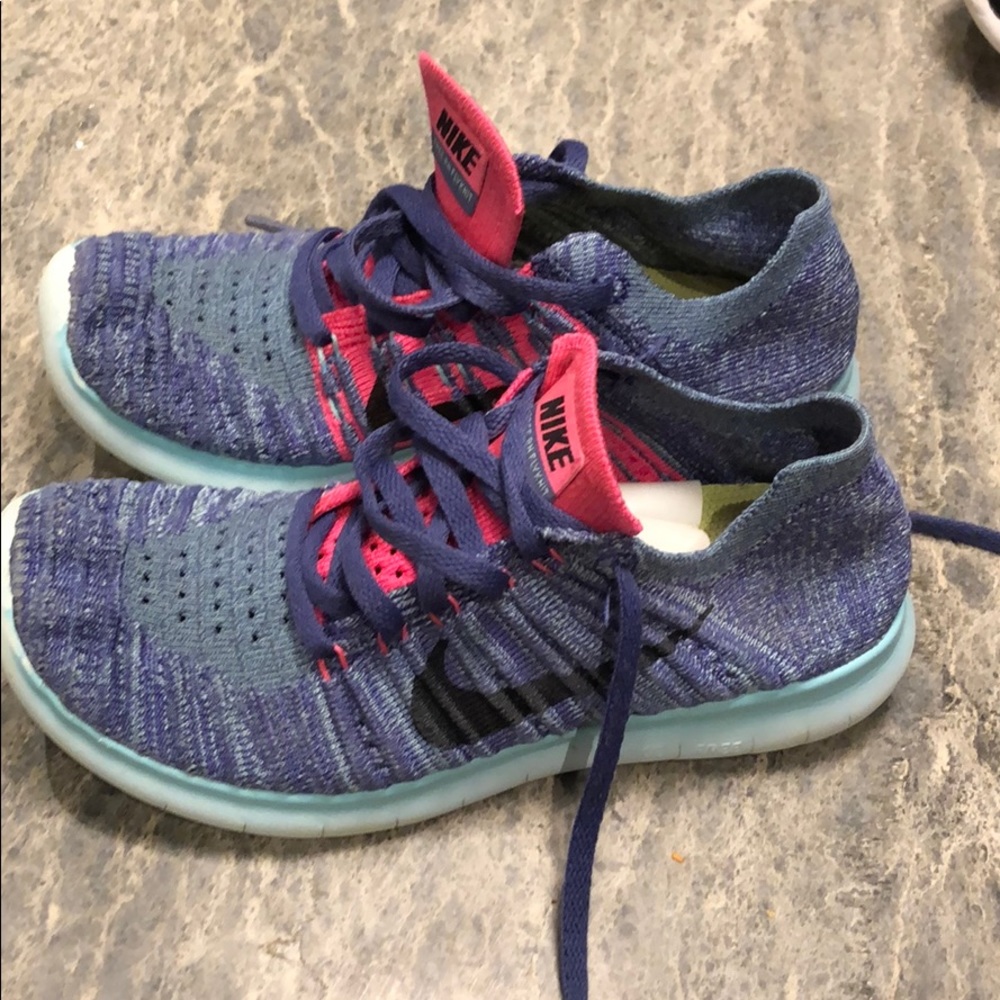 Women’s size 5 free Flyknit